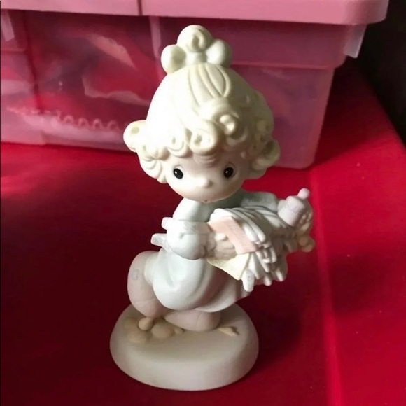 Precious Moments Figurine - Picture 1 of 4